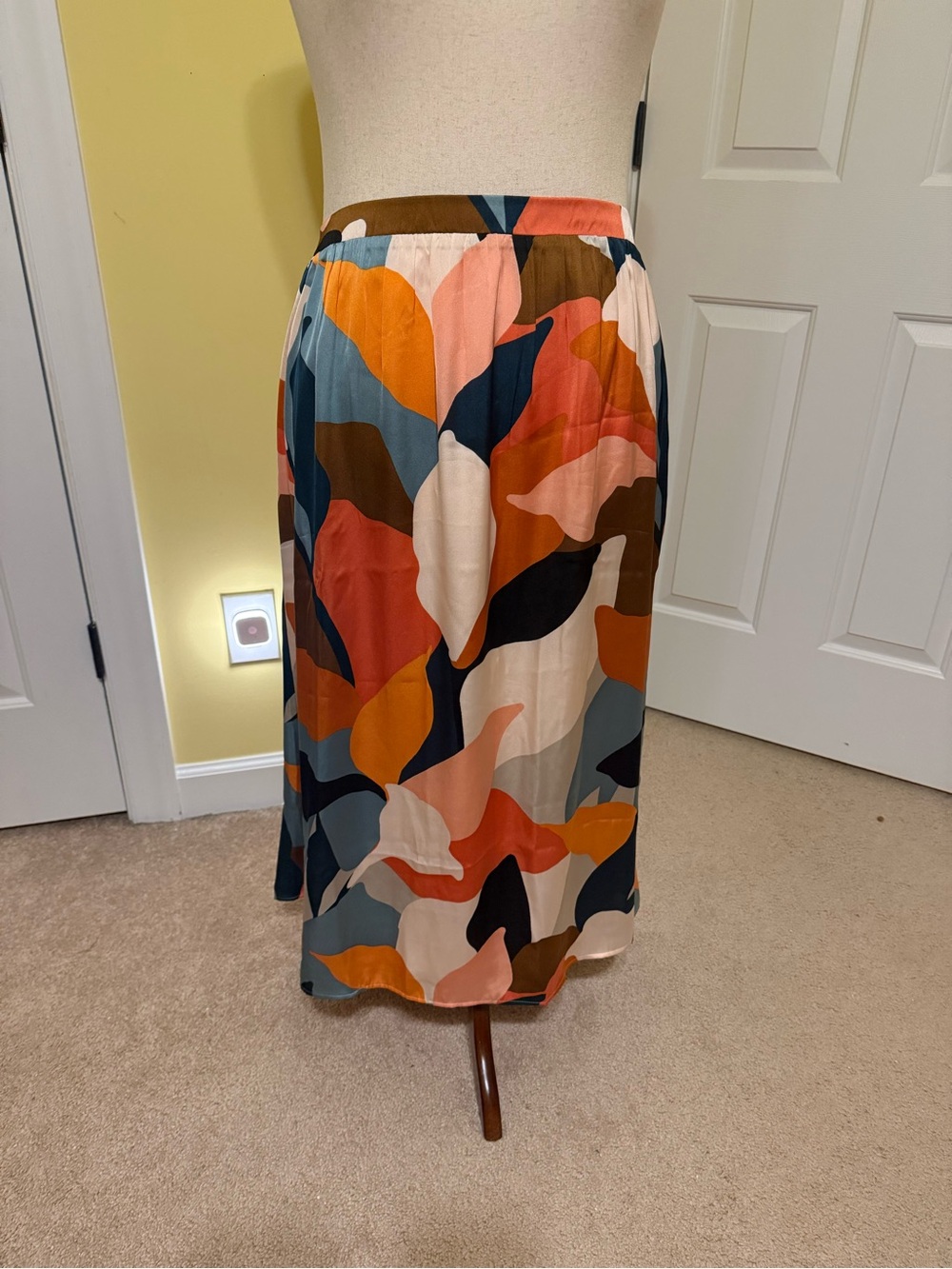 Abstract Leaf Print Midi Skirt in Multicolor